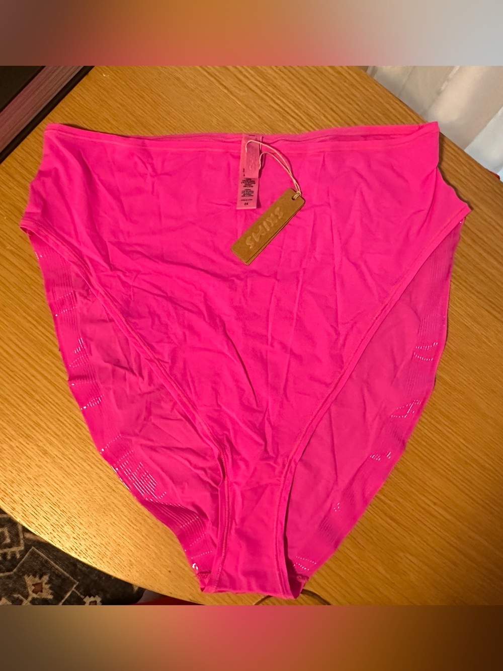 NWT_ SKIMS Fits Everybody Cheeky Briefs